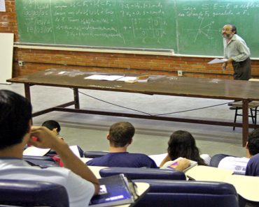 O Brasil é o pais que menos valoriza os professores