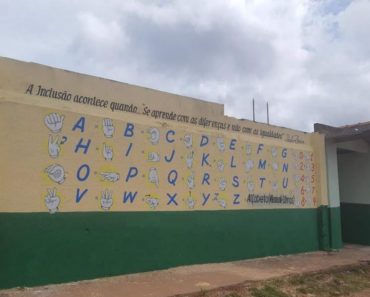 Pintura em muro de escola estadual em Santarém chama atenção para Língua Brasileira de Sinais