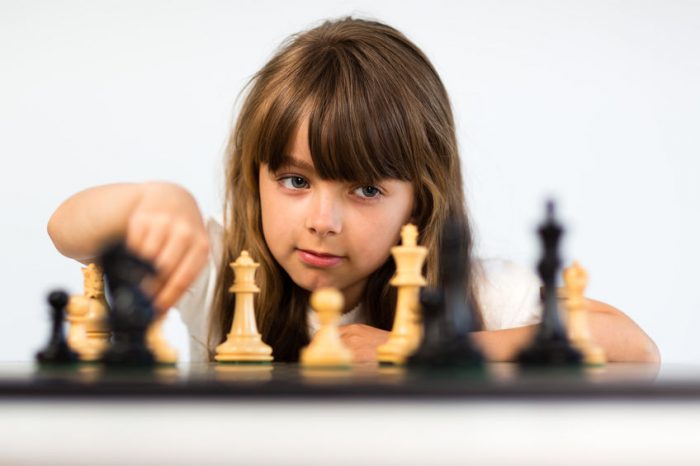 Conheça os benefícios do xadrez para crianças
