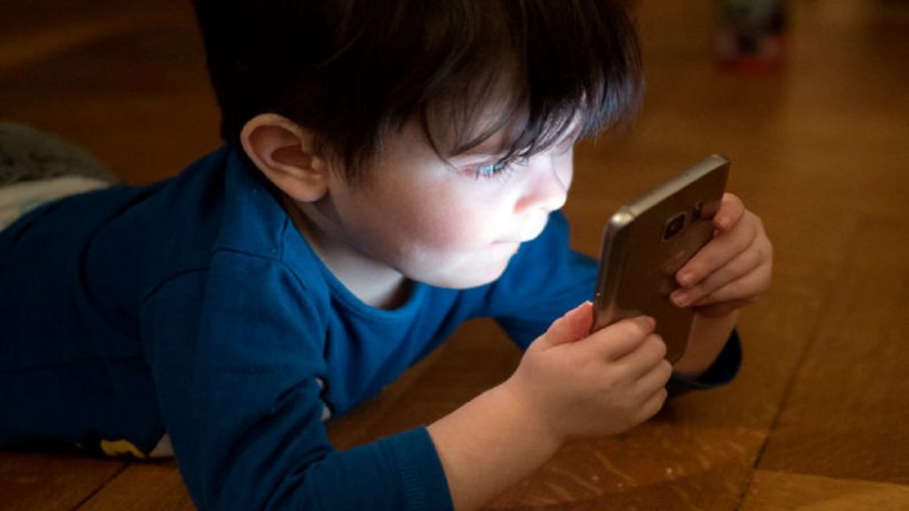 Por que o telefone celular não é um brinquedo infantil?